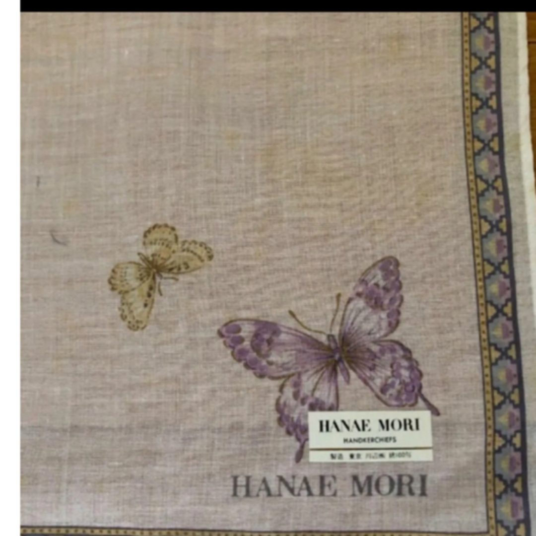 HANAE MORI(ハナエモリ)のピエールバルマン　 モリハナエ　未使用　ちょうちょ柄ハンカチ　二枚セット  レディースのファッション小物(ハンカチ)の商品写真