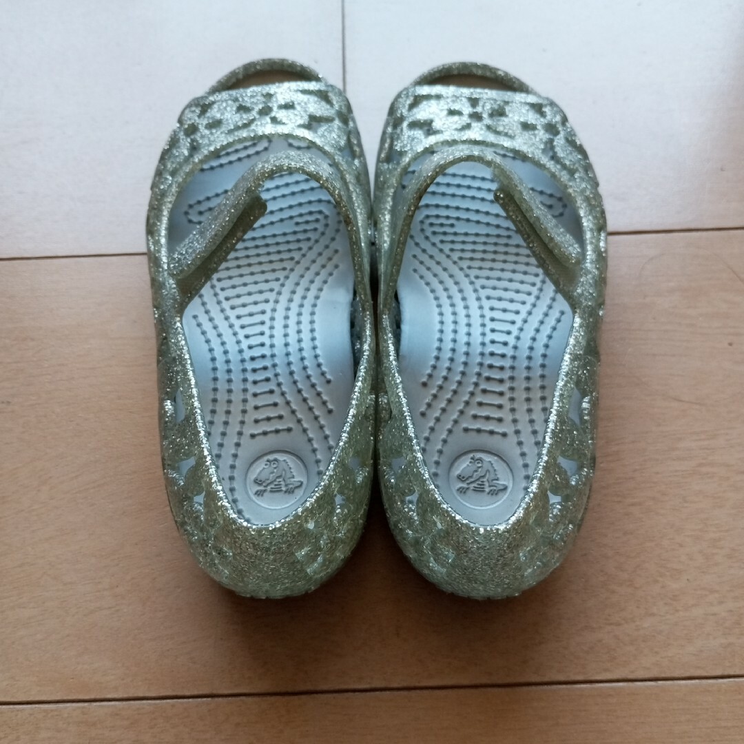 クロックス　crocs　女子用サンダル　C11 キッズ/ベビー/マタニティのキッズ靴/シューズ(15cm~)(サンダル)の商品写真