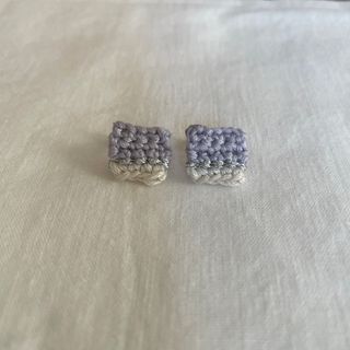 刺繍糸で編んだピアス(ライトパープル)(ピアス)