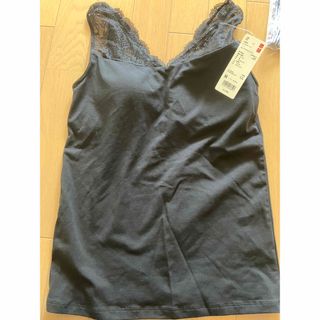 ユニクロ(UNIQLO)のユニクロ　ブラトップ　レーヨンコットンレースVネックタンクトップブラ(タンクトップ)