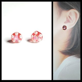 No.527-C　樹脂ポストピアス⭐ちっちゃなフラワー型(レッド)(ピアス)