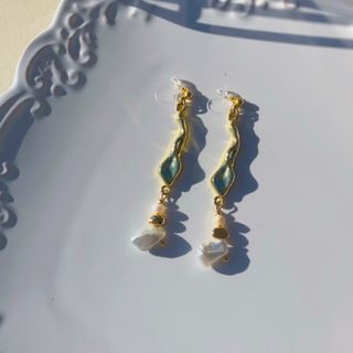 a y11 nuance gold earring(イヤリング)