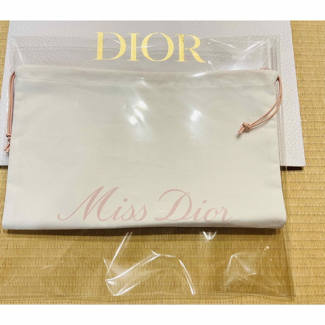 新品未使用　2024 伊勢丹限定 MISS DIOR ピンク千鳥柄 巾着　ポーチ レディースのファッション小物(ポーチ)の商品写真