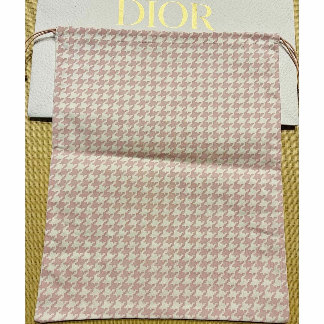 新品未使用　2024 伊勢丹限定 MISS DIOR ピンク千鳥柄 巾着　ポーチ レディースのファッション小物(ポーチ)の商品写真