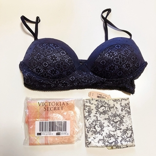 ヴィクトリアズシークレット(Victoria's Secret)のVictoria's Secret　ノンワイヤーブラ+ショーツ2枚　セット(ブラ&ショーツセット)