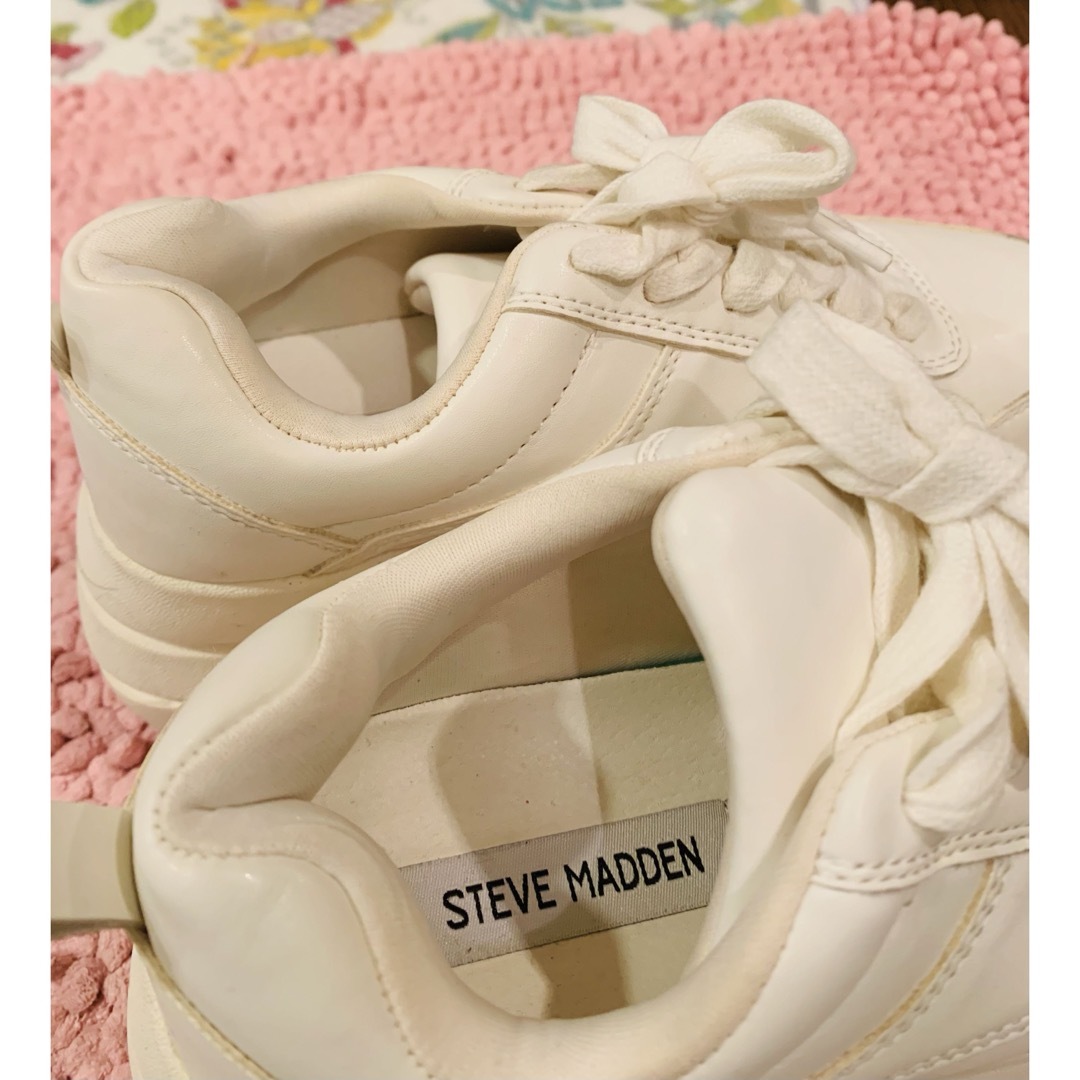 Steve Madden(スティーブマデン)のSteve Maddenホワイト厚底スニーカー US6.5 レディースの靴/シューズ(スニーカー)の商品写真
