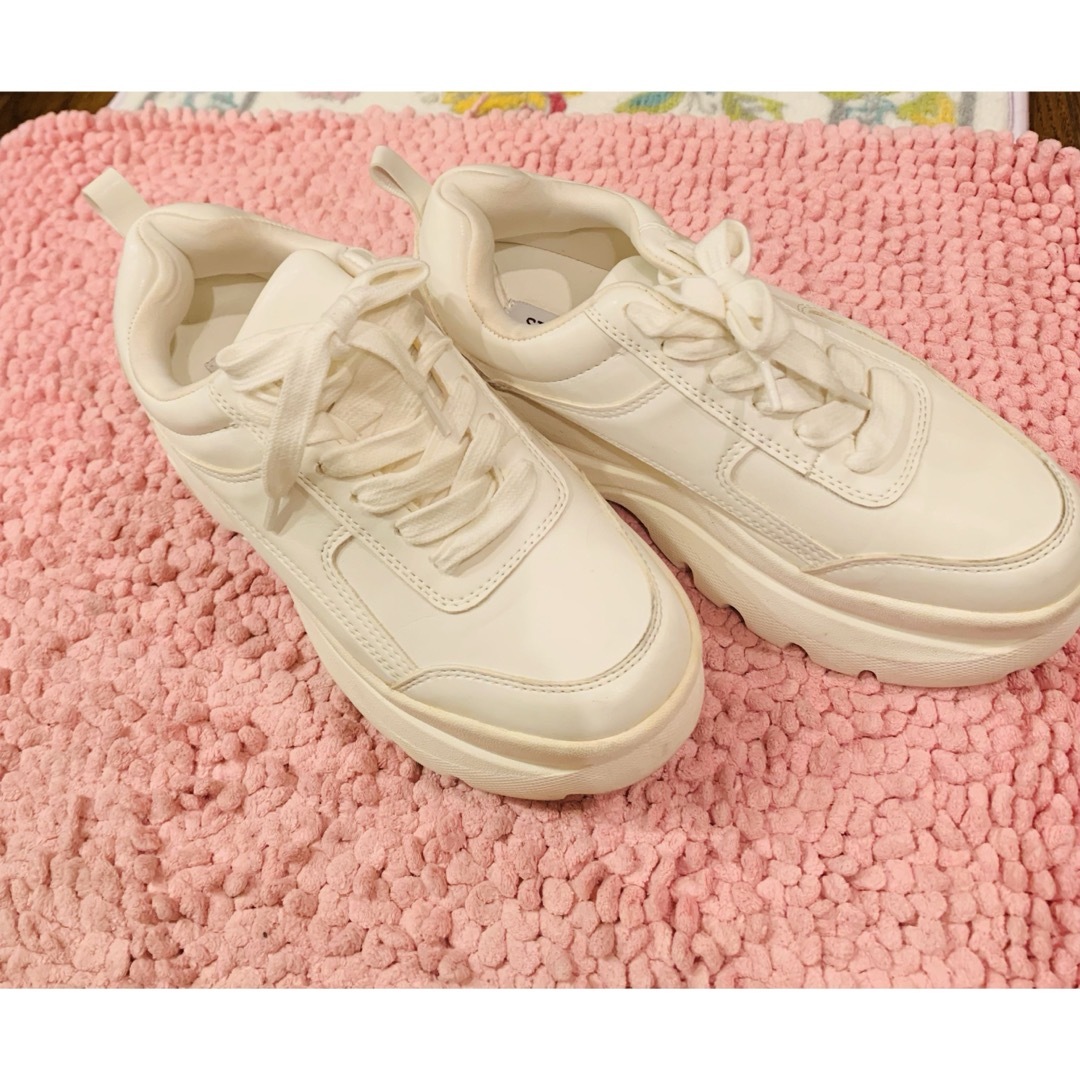 Steve Madden(スティーブマデン)のSteve Maddenホワイト厚底スニーカー US6.5 レディースの靴/シューズ(スニーカー)の商品写真