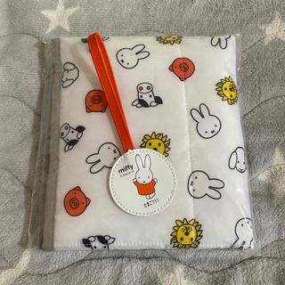 ミッフィー(miffy)のミッフィー　はっ水加工つきおむつ替えマット＆マタニティマーク(おむつ替えマット)