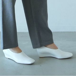 WEDGE SOLE SQUARE PUMPS クラネ　clane  ホワイト