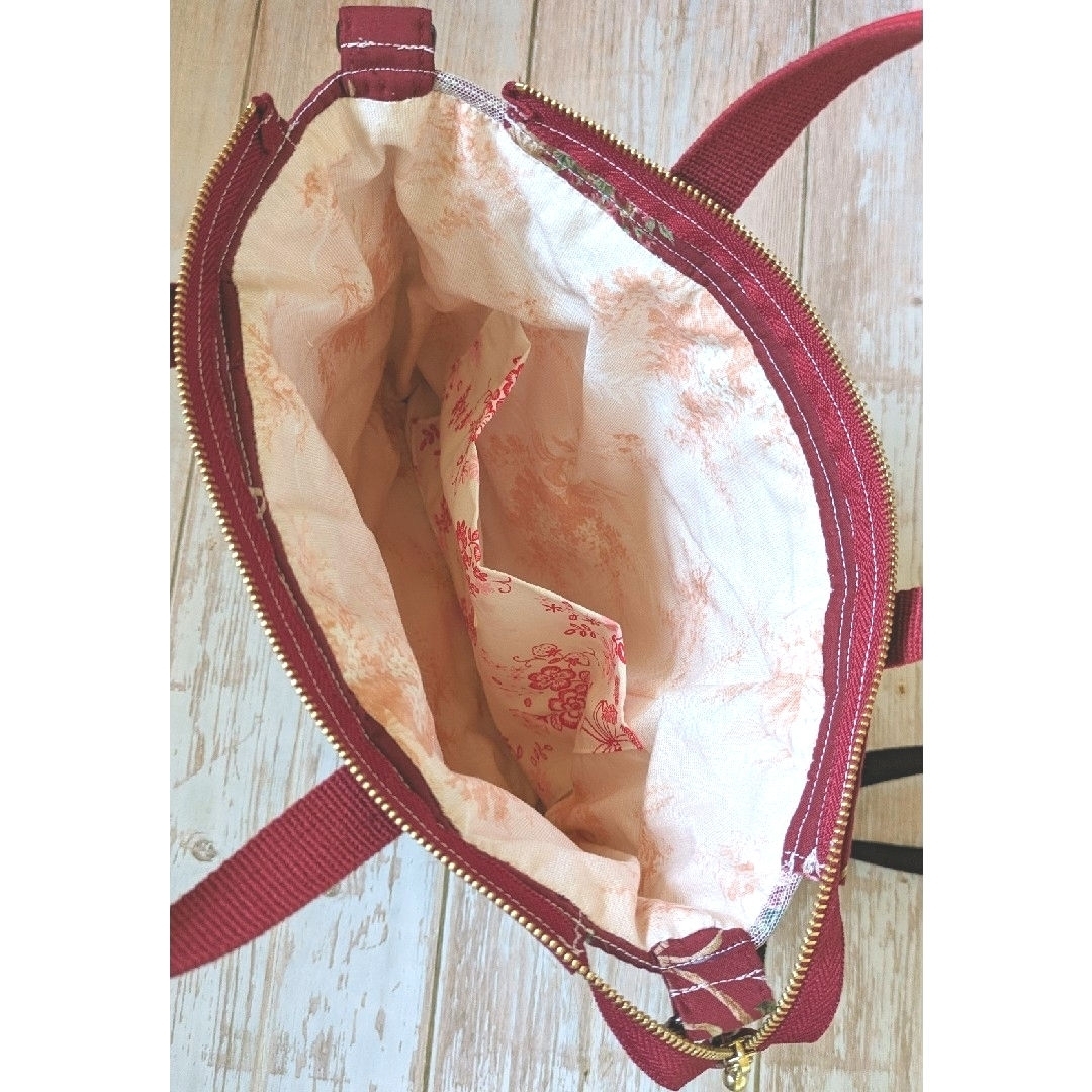 赤いバラ柄パッチワークバッグ ショルダー紐付き ハンドメイドのファッション小物(バッグ)の商品写真