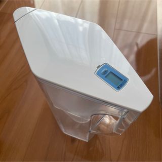 【値下げ中！】Brita ブリタ 浄水器ポット  ナヴェリア(浄水機)