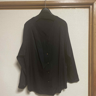 インディヴィ(INDIVI)の【INDIVI】黒Vネックシャツ(サイズ44)(シャツ/ブラウス(長袖/七分))