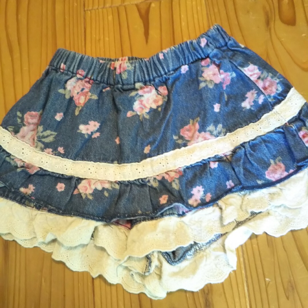 ８０cmバラとフリルのパンツスカート キッズ/ベビー/マタニティのキッズ服女の子用(90cm~)(パンツ/スパッツ)の商品写真