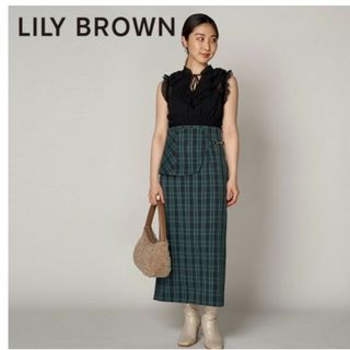 Lily Brown - リリーブラウン　ビット付きリバーシブルベルトタイトスカート　グリーン