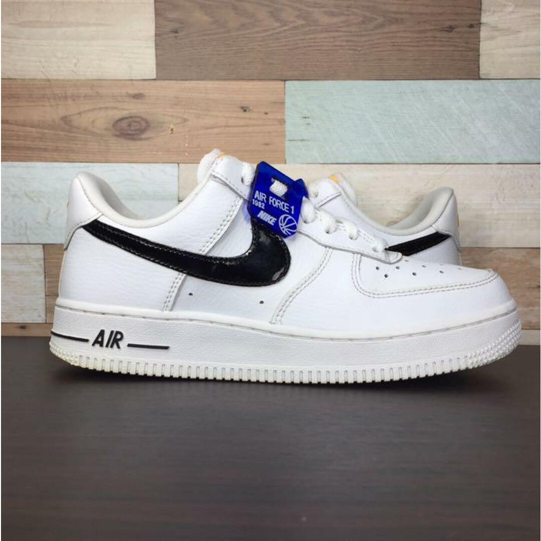 NIKE(ナイキ)のNIKE AIR FORCE 1 '07 SE 24cm レディースの靴/シューズ(スニーカー)の商品写真