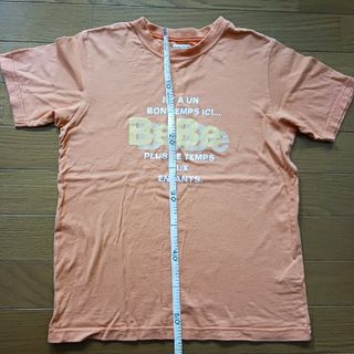 BeBe　オレンジ色　半袖Tシャツ