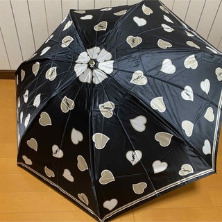 イヴサンローラン(Yves Saint Laurent)の美品　イヴサンローラン　折り畳み傘　ハート柄　YSLロゴ　ブラック(傘)
