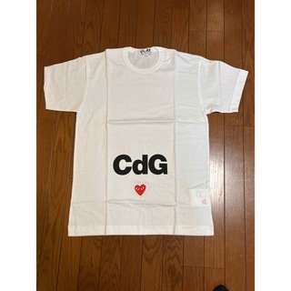 コムデギャルソン(COMME des GARCONS)の新品未使用　プレイ コムデギャルソン cdgコラボ　ホワイト　Lサイズ(Tシャツ/カットソー(半袖/袖なし))
