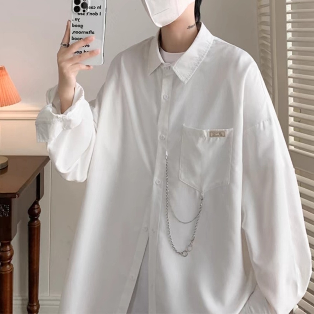 チェン シンプル オシャレ 黒 シャツ 白 無地 清潔 非対称 長袖 白ボタン メンズのトップス(シャツ)の商品写真
