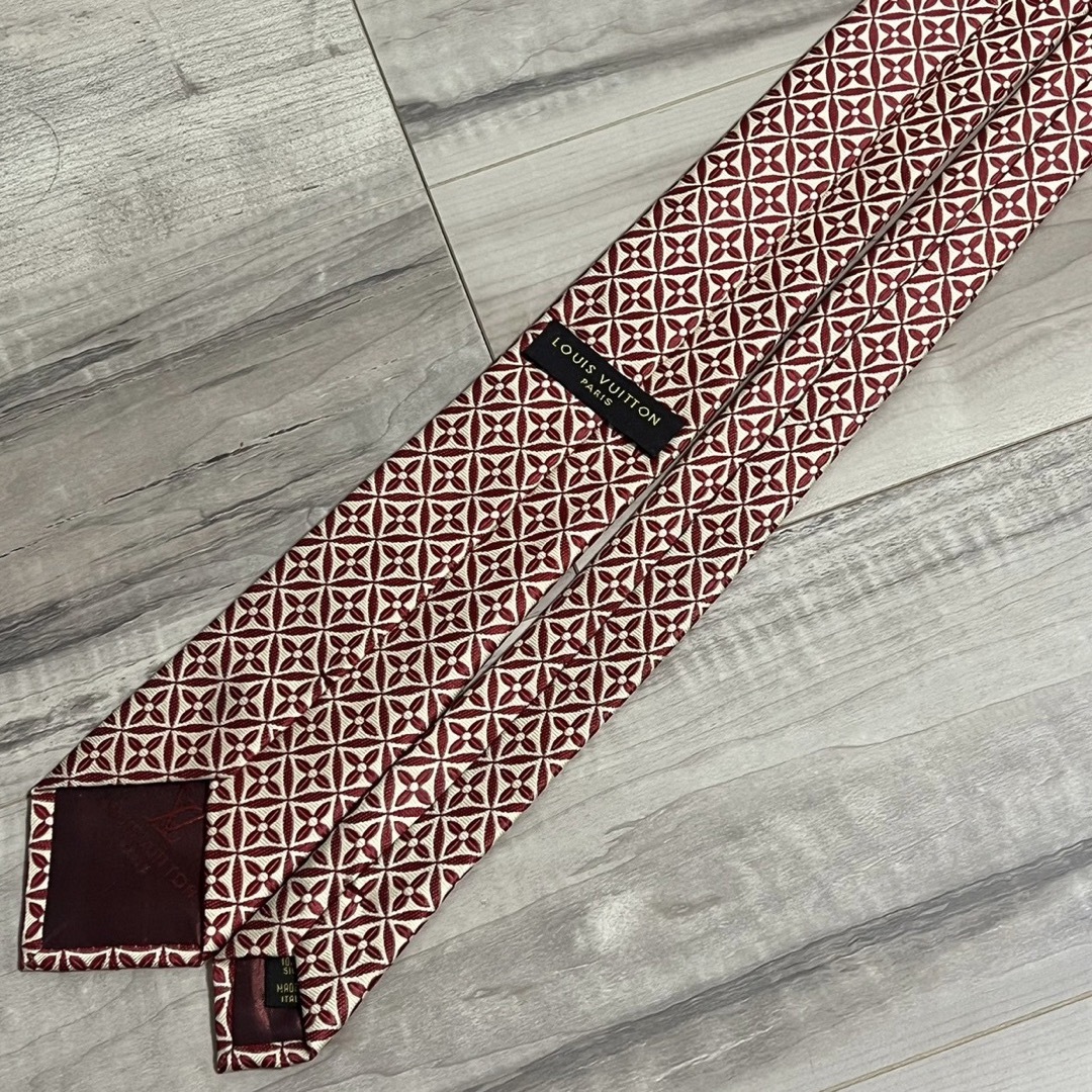 LOUIS VUITTON(ルイヴィトン)のルイヴィトン/LOUIS VUITTON 柄ネクタイ 赤&白色 3.5万円 メンズのファッション小物(ネクタイ)の商品写真