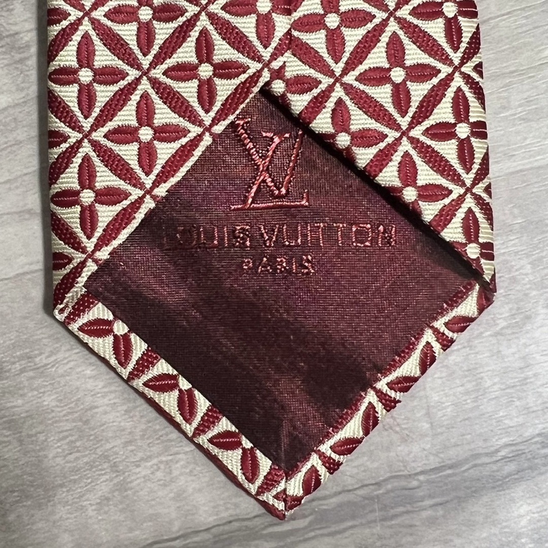 LOUIS VUITTON(ルイヴィトン)のルイヴィトン/LOUIS VUITTON 柄ネクタイ 赤&白色 3.5万円 メンズのファッション小物(ネクタイ)の商品写真