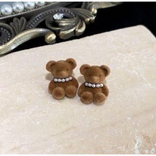 くまちゃんピアス パール　インポートピアス　韓国　小さめ　シンプル　茶色(ピアス)