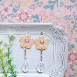 お花と雫のフェミニンピアス・イヤリング　オレンジ(ピアス)