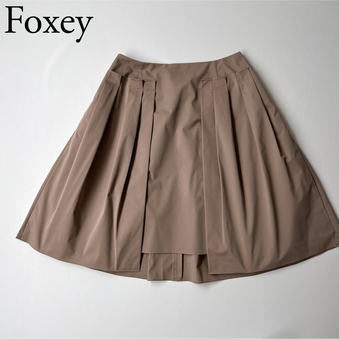 FOXEY NEW YORK(フォクシーニューヨーク)の美品　FOXEY NEWYORK フォクシー　フレアスカート　タックプリーツ レディースのスカート(ひざ丈スカート)の商品写真