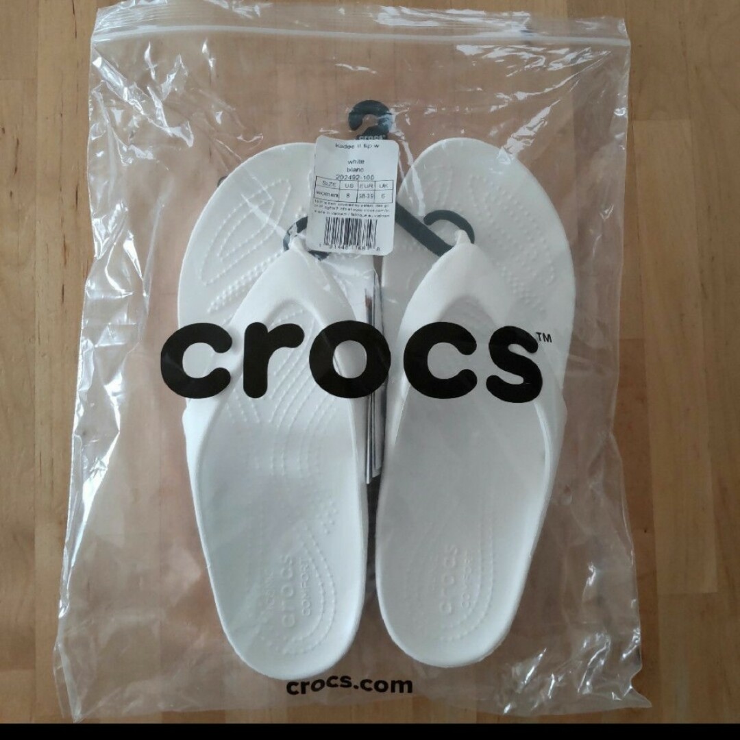 crocs(クロックス)の24cm クロックス カディ 2.0 フリップ ウィメン 白 ビーチサンダル レディースの靴/シューズ(サンダル)の商品写真