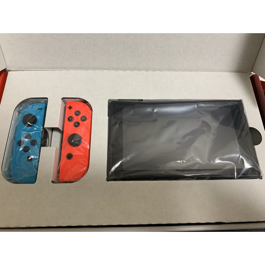 任天堂(ニンテンドウ)のNintendo Switch 本体+Proコントローラー エンタメ/ホビーのゲームソフト/ゲーム機本体(家庭用ゲーム機本体)の商品写真