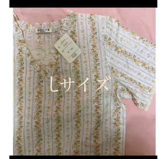 新品　半袖　小花柄　Tシャツ　カットソー　ブラウス　花柄　ルームウェア　L(シャツ/ブラウス(半袖/袖なし))