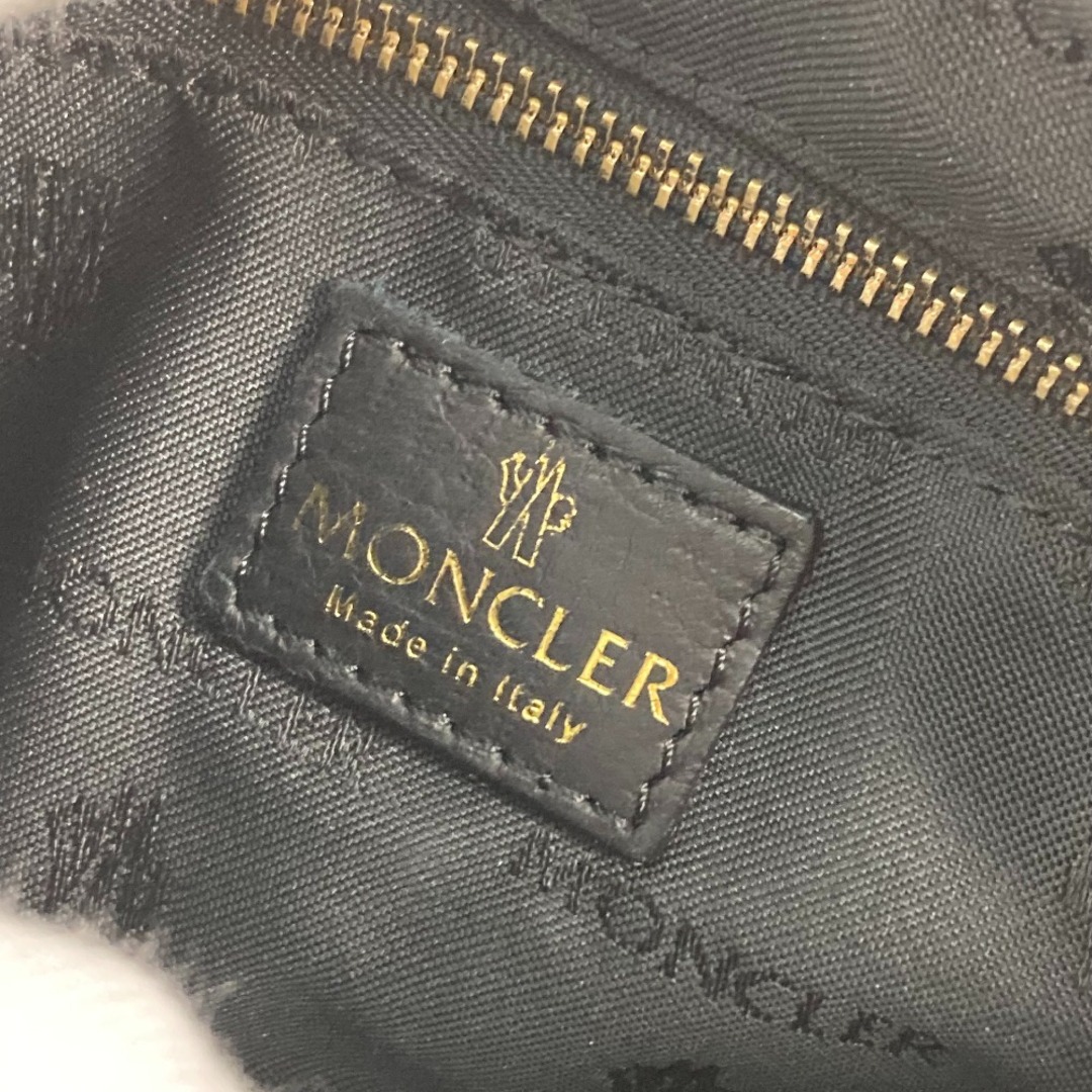 MONCLER(モンクレール)のモンクレール MONCLER キルティング レオパード 豹 ヒョウ メタルタグ メイクポーチ 化粧ポーチ ポーチ ナイロン ブラック レディースのファッション小物(ポーチ)の商品写真