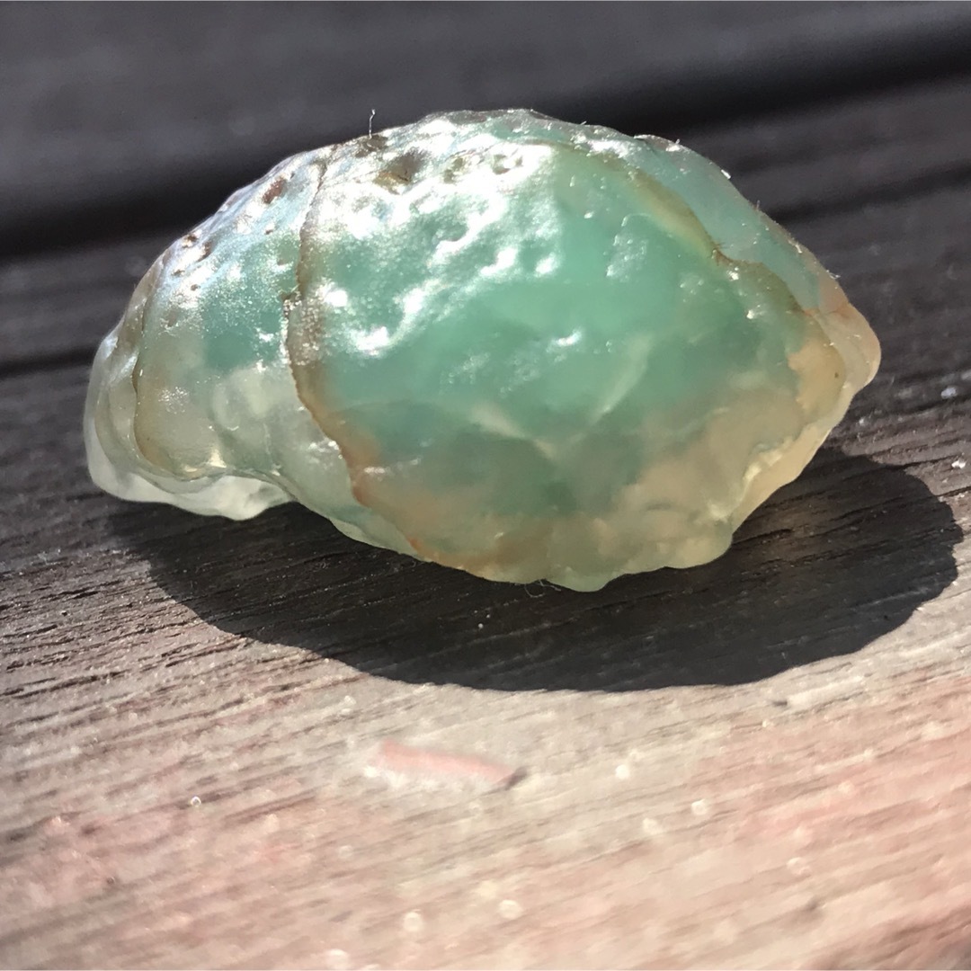 ゴビ石−1253 ゴビ瑪瑙 原石 緑飴心 濃翠色 レア 鉱物 ゴビ石−1253 ゴビ瑪瑙 原石 緑飴心 濃翠色 レア 鉱物