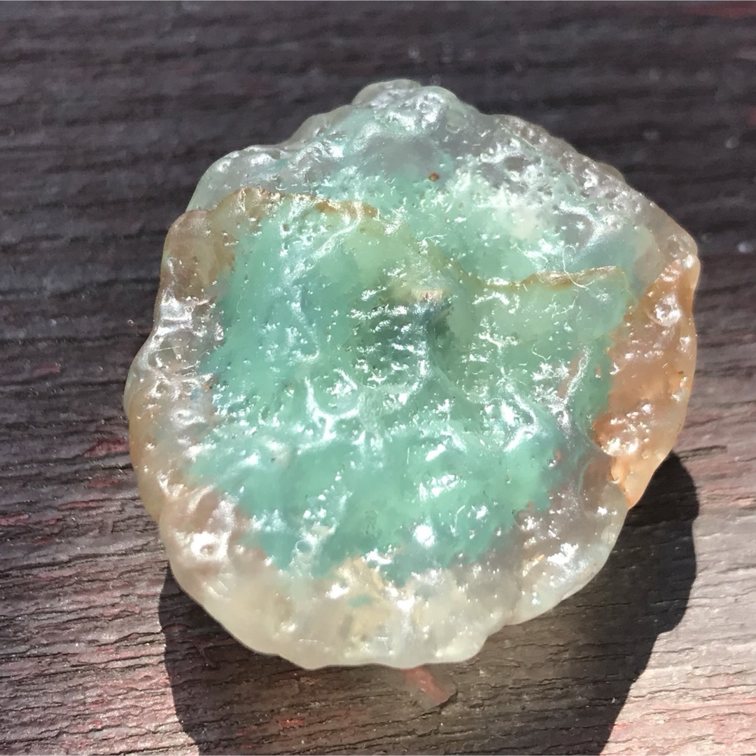 ゴビ石−1253 ゴビ瑪瑙 原石 緑飴心 濃翠色 レア 鉱物 ゴビ石−1253 ゴビ瑪瑙 原石 緑飴心 濃翠色 レア 鉱物