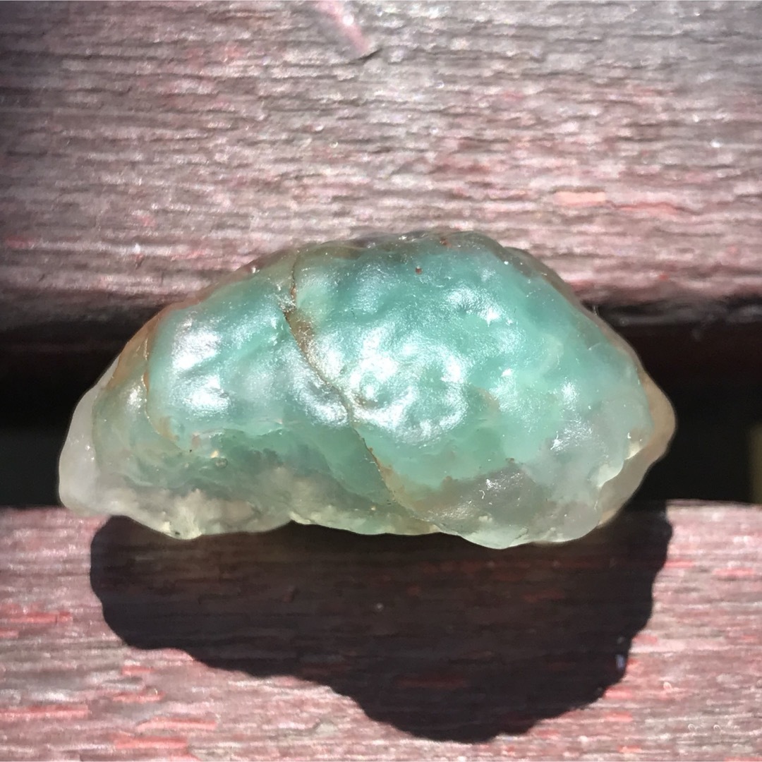 ゴビ石−1253 ゴビ瑪瑙 原石 緑飴心 濃翠色 レア 鉱物 ゴビ石−1253 ゴビ瑪瑙 原石 緑飴心 濃翠色 レア 鉱物