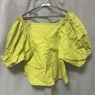 《GW セール》chico 緑色　オフショルシャツ　ショート丈