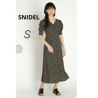 スナイデル(SNIDEL)のSNIDEL／小花柄／ロングワンピース【S】黒白茶／着丈約113㎝／インナー付(ロングワンピース/マキシワンピース)