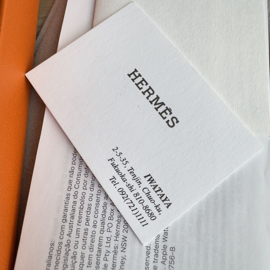 Hermes(エルメス)の1778 Apple Watch エルメス　ブラウン　レザーベルト　HERMES レディースのファッション小物(腕時計)の商品写真