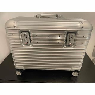 RIMOWA - 【新品】リモワ　パイロット　シルバー