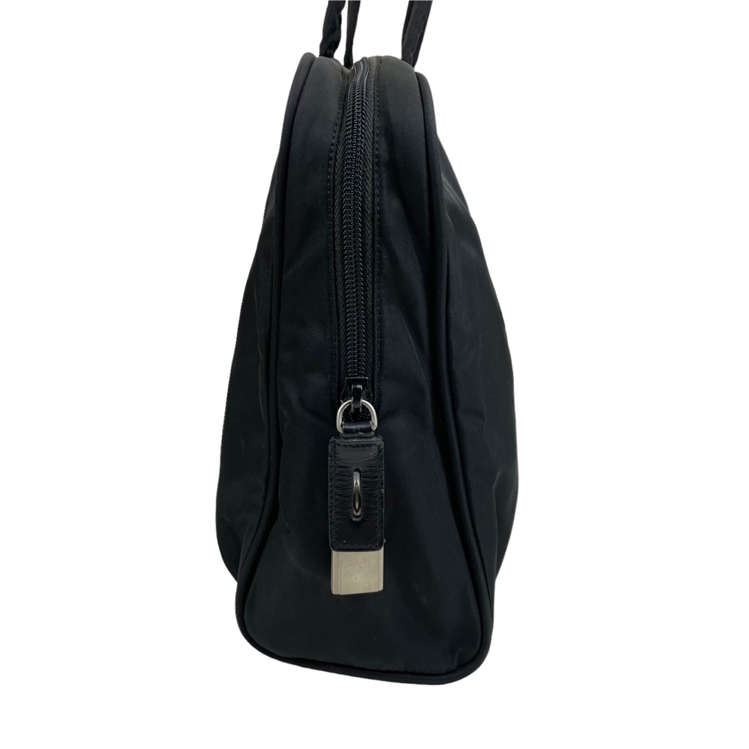 PRADA(プラダ)の✨美品　PRADA プラダ　ハンドバッグ　ブラック　テーストナイロン　黒　手提げ レディースのバッグ(ハンドバッグ)の商品写真
