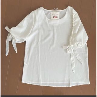 新品　パールが素敵なトップス(Tシャツ/カットソー(半袖/袖なし))