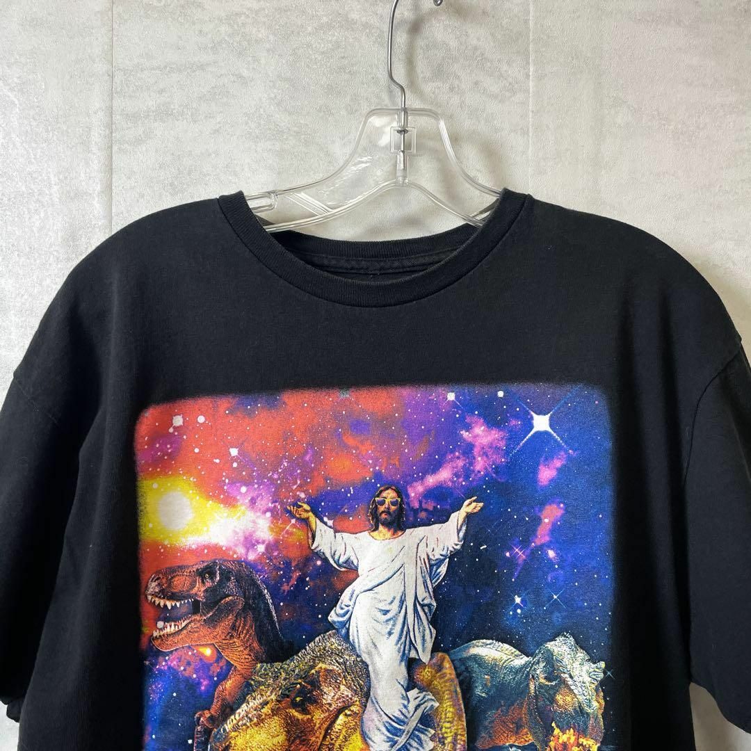 半袖Tシャツ　キリスト系　パロディＴシャツ　恐竜　オーバーサイズＬ　メンズ　古着 メンズのトップス(Tシャツ/カットソー(半袖/袖なし))の商品写真