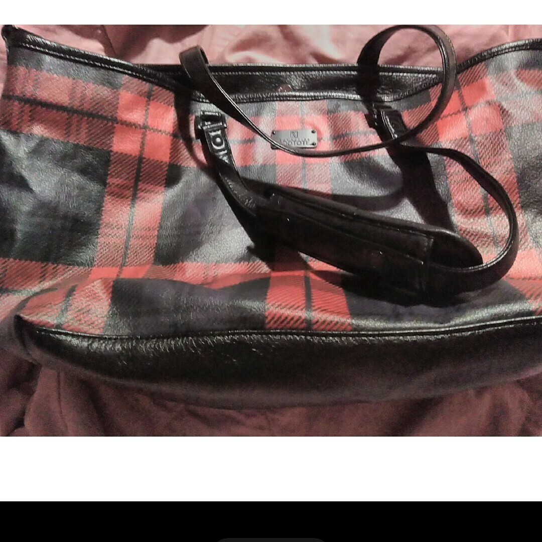 ◆新品未使用　ショルダーバッグ　赤チェック レディースのバッグ(ショルダーバッグ)の商品写真