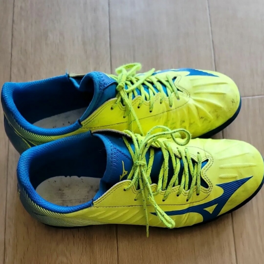 MIZUNO(ミズノ)のミズノ レビュラ 25.5cm トレーニングシューズ スポーツ/アウトドアのサッカー/フットサル(シューズ)の商品写真