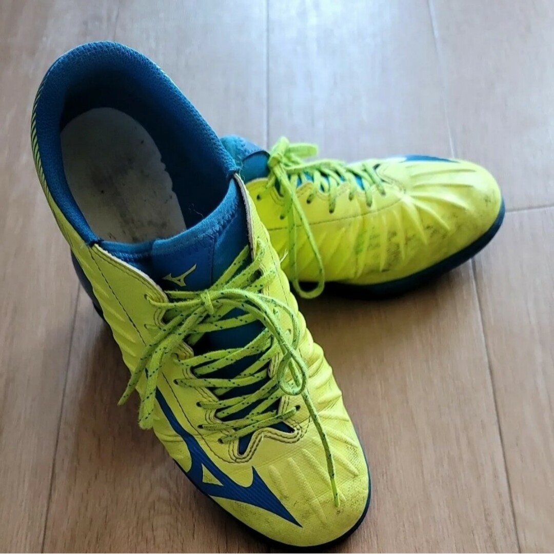 MIZUNO(ミズノ)のミズノ レビュラ 25.5cm トレーニングシューズ スポーツ/アウトドアのサッカー/フットサル(シューズ)の商品写真