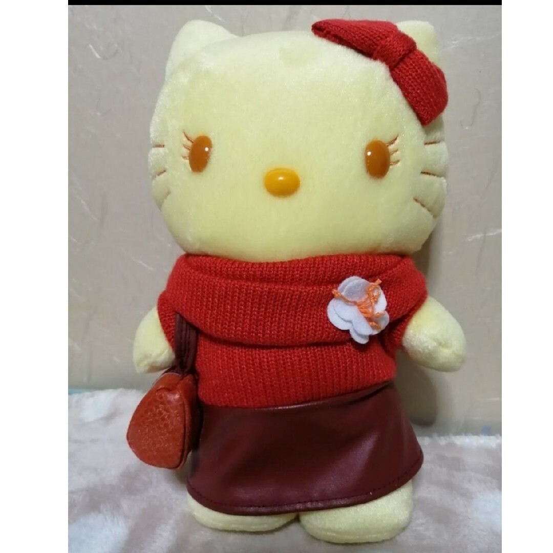 【匿名配送】秋　キティ　マクドナルド　コラボ　ぬいぐるみ 　赤 レディースのファッション小物(その他)の商品写真