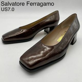 サルヴァトーレフェラガモ(Salvatore Ferragamo)の★新品 フェラガモ パンプス 型押し エナメル チャンキーヒール 美脚 US7(ハイヒール/パンプス)