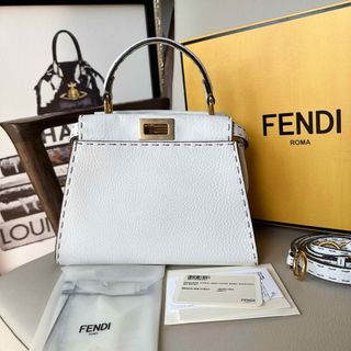 FENDI - FENDI セレリア　ピーカブー　スモール　ホワイト　ショルダーバッグ　ハンド