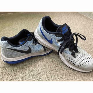 ナイキ(NIKE)のNIKE  ランニングシューズ　Zoom Winflo 4(シューズ)