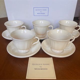 ウェッジウッド(WEDGWOOD)の【黒壺美品】ウェッジウッド★クイーンズプレーン★花リム　C/S 5客(グラス/カップ)